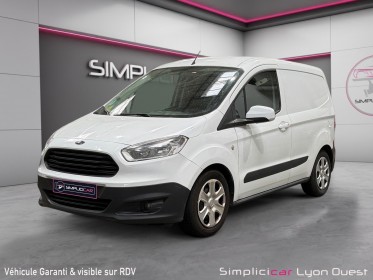 Ford transit courier 1,5 tdci ecoblue trend / aménagement amovible garantie 12 mois occasion simplicicar lyon ouest...