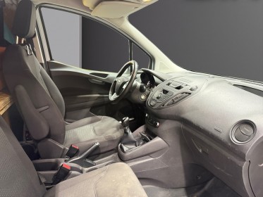 Ford transit courier 1,5 tdci ecoblue trend / aménagement amovible garantie 12 mois occasion simplicicar lyon ouest...