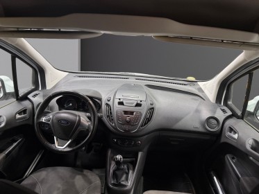 Ford transit courier 1,5 tdci ecoblue trend / aménagement amovible garantie 12 mois occasion simplicicar lyon ouest...