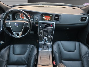 Volvo v60 d6 twin engine 220  68 ch geartronic 6 r-design / distribution ok / toit ouvrant / sièges chauffants occasion...