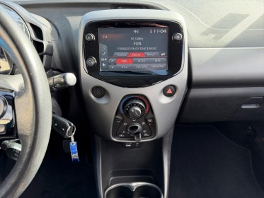Toyota aygo my19 1.0 vvt-i x play - camera - garantie 12 mois. occasion simplicicar caen  simplicicar simplicibike france