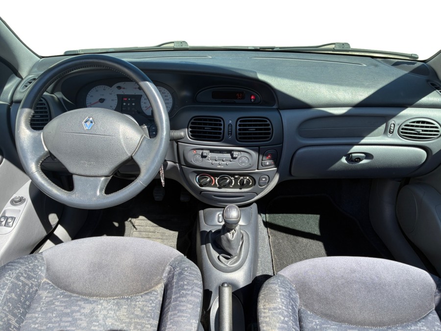 RENAULT d'occasion MEGANE RSI 1.6 16V CABRIOLET de 2000 Saint Maximin