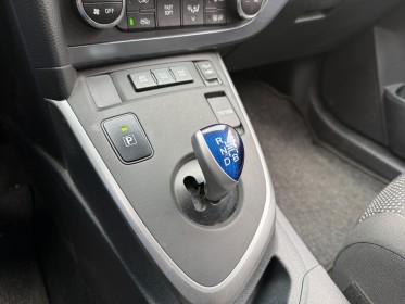 Toyota auris business hybride 136h business/entretien a jour/sieges chauffant occasion paris 17ème (75)(porte maillot)...