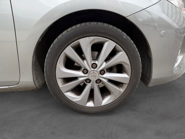 Toyota auris business hybride 136h business/entretien a jour/sieges chauffant occasion paris 17ème (75)(porte maillot)...