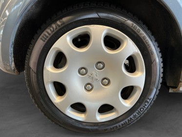 Peugeot 1007 1.4e 16v sporty kit embrayage  volant moteur neuf / entretien complet / 4 pneus pneu neuf occasion simplicicar...