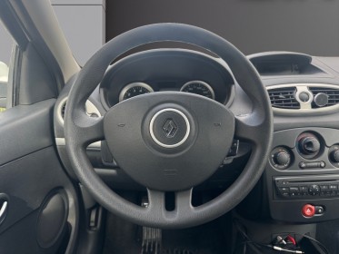 Renault clio iii 75ch 1.2l eco2 expression clim garantie 12 mois occasion montpellier (34) simplicicar simplicibike france