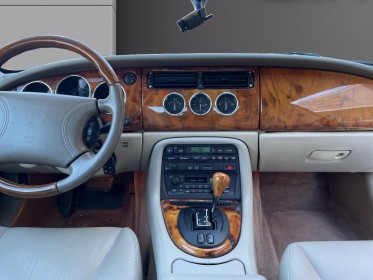 Jaguar xk8 4.0i v8 coupé française radio alpina cassettes cuir inserts bois occasion simplicicar genevois simplicicar...