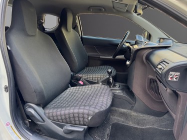 Toyota iq iq 68 vvt-i  entretien toyota controle technique ok  garantie 12 mois occasion paris 17ème (75)(porte maillot)...