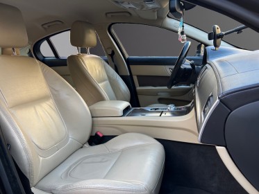 Jaguar xf 16v 200 cv  business/entretien a jour occasion paris 17ème (75)(porte maillot) simplicicar simplicibike france