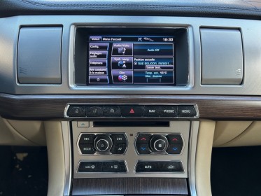 Jaguar xf 16v 200 cv  business/entretien a jour occasion paris 17ème (75)(porte maillot) simplicicar simplicibike france