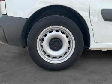 Citroen berlingo m bluehdi  100 ss  etg 6 club - clim - gps - radar de recul - garantie 12 mois europe occasion simplicicar...