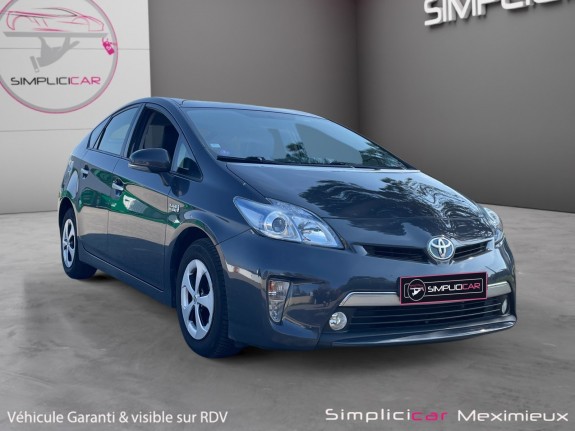 Toyota prius rechargeable plug-in hybrid 136h dynamic garantie 12 mois occasion simplicicar meximieux simplicicar...
