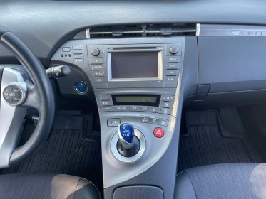 Toyota prius rechargeable plug-in hybrid 136h dynamic garantie 12 mois occasion simplicicar meximieux simplicicar...