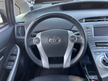 Toyota prius rechargeable plug-in hybrid 136h dynamic garantie 12 mois occasion simplicicar meximieux simplicicar...
