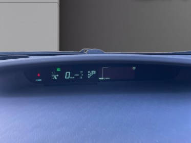 Toyota prius rechargeable plug-in hybrid 136h dynamic garantie 12 mois occasion simplicicar meximieux simplicicar...