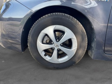 Toyota prius rechargeable plug-in hybrid 136h dynamic garantie 12 mois occasion simplicicar meximieux simplicicar...