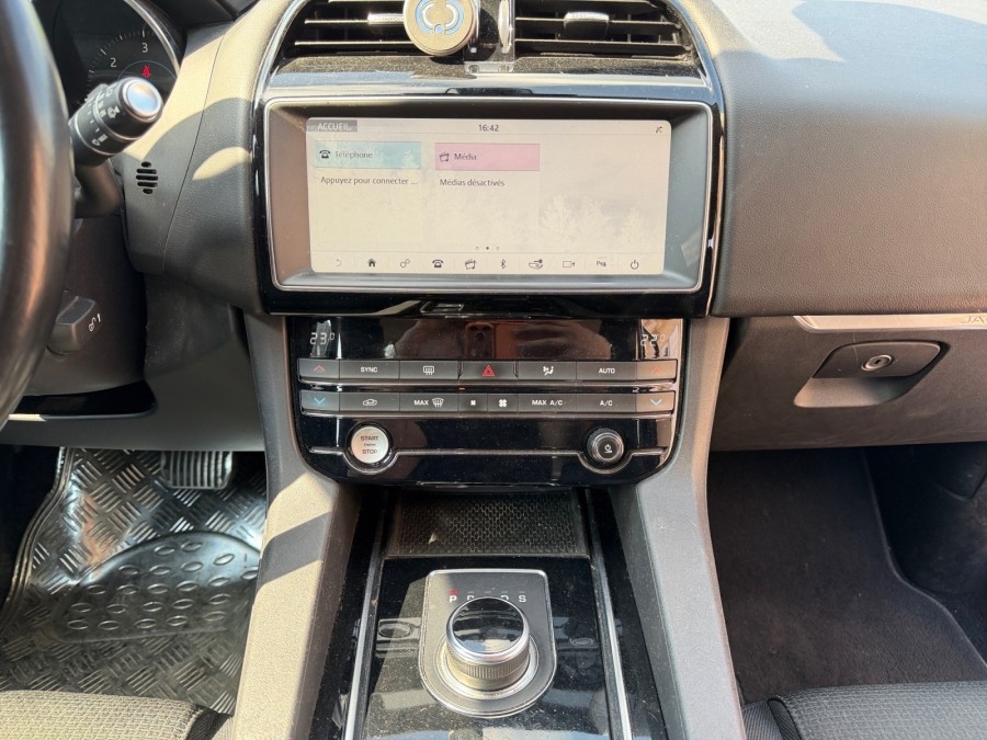 JAGUAR d'occasion F-PACE 2.0D 180 PRESTIGE AWD BA de 2018 Saint