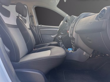 Dacia duster dci 110 4x2 lauréate plus 2017 garantie 12 mois occasion simplicicar beaune simplicicar simplicibike france