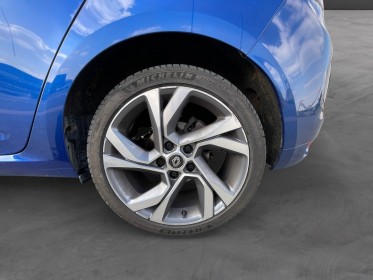 Renault megane iv berline tce 140ch edc r.s. line entretien renault garantie 12 mois occasion simplicicar royan simplicicar...