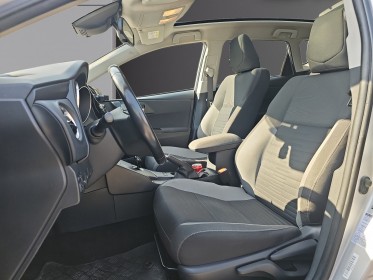 Toyota auris hybride 136h design toit panoramique garantie 12mois occasion osny simplicicar simplicibike france