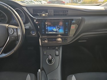 Toyota auris hybride 136h design toit panoramique garantie 12mois occasion osny simplicicar simplicibike france