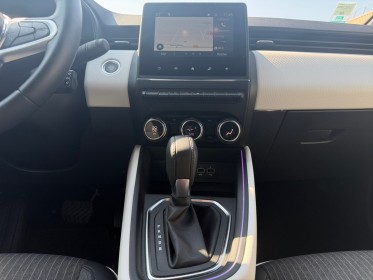 Renault clio v e-tech full hybrid 145 techno  garantie 12 mois   caméra de recul occasion simplicicar lyon nord simplicicar...