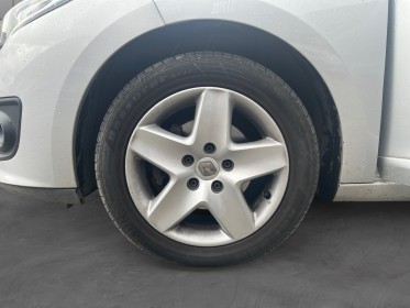 Renault megane iii berline dci 110 fap energy eco2 limited occasion simplicicar lille  simplicicar simplicibike france