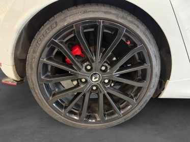 Renault clio iv 1.6 turbo 220 edc rs trophy / akrapovic / rs monitor / caméra / sièges chauffant occasion simplicicar...