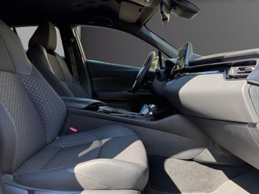 Toyota c-hr hybride my23 simplifiee 2.0l design ultimate véhicule entretenu concession et état comme neuf. occasion cannes...