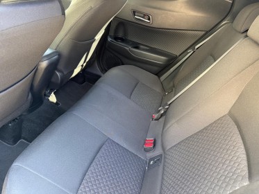 Toyota c-hr hybride my23 simplifiee 2.0l design ultimate véhicule entretenu concession et état comme neuf. occasion cannes...