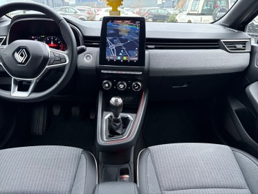 Renault clio v nouvelle tce 90 techno grand écran ,garantie 12 mois occasion simplicicar lyon nord simplicicar simplicibike...