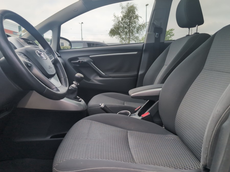 TOYOTA d'occasion VERSO 112 D-4D SKYBLUE de 2015 Brest (29)﻿