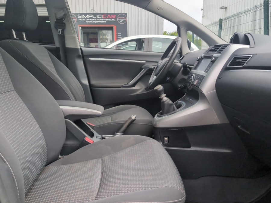 TOYOTA d'occasion VERSO 112 D-4D SKYBLUE de 2015 Brest (29)﻿