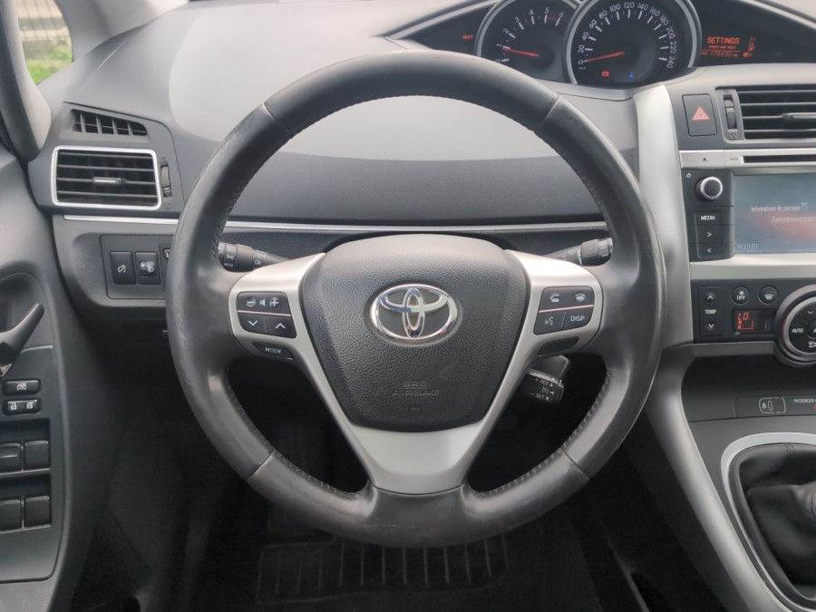 TOYOTA d'occasion VERSO 112 D-4D SKYBLUE de 2015 Brest (29)﻿