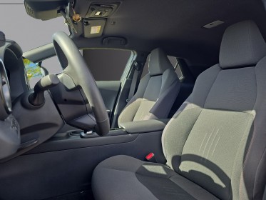 Toyota c-hr hybride my23 1.8l design 122 ch cvt caméra de recul révisée garantie toyota 12 mois hayon electrique occasion...