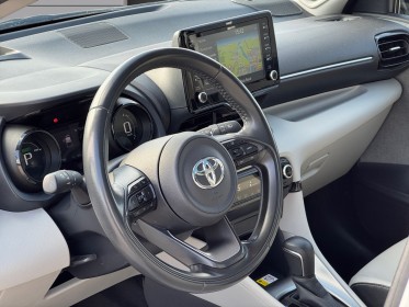 Toyota yaris hybride my21 iconic 116ch carplay toit pano radars av/ar caméra ar garantie 12 mois occasion simplicicar...