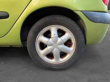 Renault scenic 1.6i 16v pack clim automatique - garantie 12mois - pneu avant neuf - premiere main - accoudoir occasion...