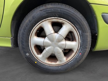 Renault scenic 1.6i 16v pack clim automatique - garantie 12mois - pneu avant neuf - premiere main - accoudoir occasion...