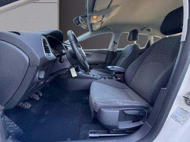 Seat leon 1.2 tsi 110 - caméra - radar av/ar - clim auto - régulateur - feux auto occasion simplicicar salon de provence...