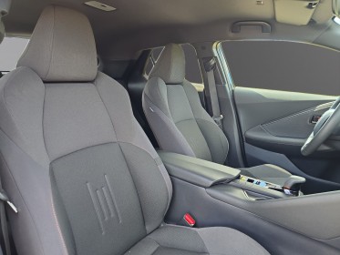 Toyota c-hr hybride my23 1.8l design 122 ch cvt caméra de recul 1ére main révisée garantie toyota 12 mois hayon...