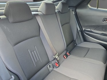 Toyota c-hr hybride my23 1.8l design 122 ch cvt caméra de recul 1ére main révisée garantie toyota 12 mois hayon...