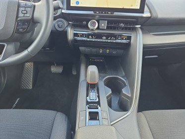 Toyota c-hr hybride my23 1.8l design 122 ch cvt caméra de recul 1ére main révisée garantie toyota 12 mois hayon...