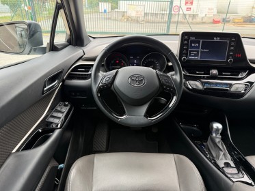 Toyota c-hr hybride my20 1.8l distinctive carplay caméra de recul garantie toyota occasion simplicicar poitiers simplicicar...