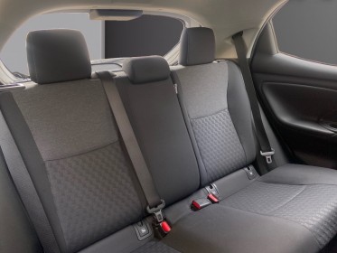 Toyota yaris hybride my22 116h design - sièges chauffants - volant chauffant - caméra de recul occasion simplicicar lagny ...