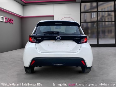 Toyota yaris hybride my22 116h design - sièges chauffants - volant chauffant - caméra de recul occasion simplicicar lagny ...