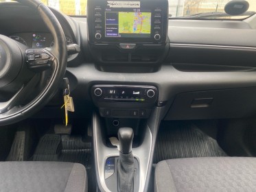 Toyota yaris hybride my22 116h design - sièges chauffants - volant chauffant - caméra de recul occasion simplicicar lagny ...