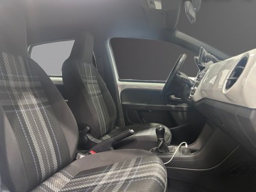 Volkswagen up up 1.0 60 bluemotion technology up! club - garantie 12 mois occasion simplicicar lyon ouest simplicicar...
