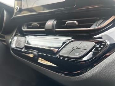 Toyota c-hr hybride my23 1.8l design carplay entretiens complets garantie 12 mois occasion simplicicar le raincy simplicicar...