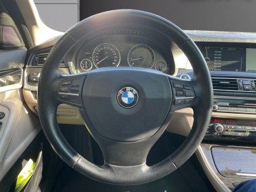 Bmw serie 5 f10 550i 407ch luxe to hud cuir chauffant soft-close caméra garantie 12 mois occasion simplicicar genevois...