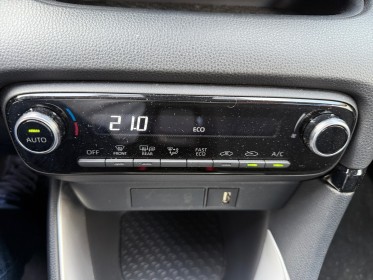 Toyota yaris hybride my22 116h design occasion simplicicar les sables-d'olonne simplicicar simplicibike france